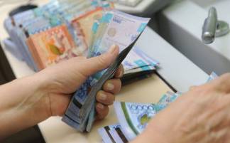 Среднемесячная номинальная зарплата казахстанцев превысила 212 тыс. тенге