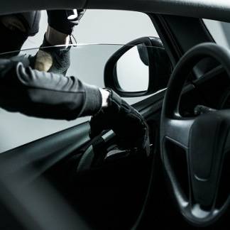 Nissan Terrano угнали со двора дома в Семее