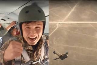 Появилось видео прыжка военнослужащего, у которого не раскрылся парашют