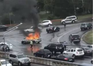 Водитель сгорел в автомобиле на проспекте Аль-Фараби в Алматы