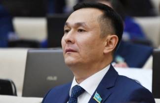 Депутат мажилиса предложил списать кредиты казахстанцам