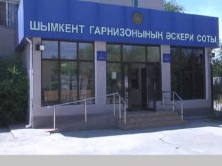 Для солдата, подозреваемого в краже оружия, запросили 10 лет колонии