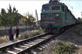 В Шымкенте годовалый ребенок попал под грузовой поезд