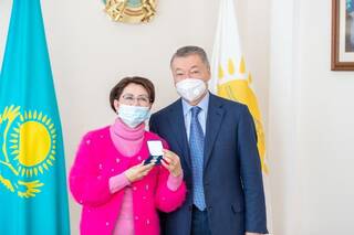 Розе Рымбаевой присвоили звание «Почетный гражданин ВКО»