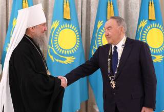 Нурсултану Назарбаеву была вручена высшая награда Православной Церкви Казахстана – орден «Алғыс»