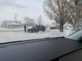 В Семее в результате ДТП поврежден дорожный знак