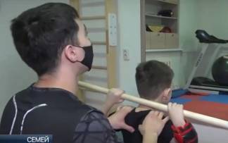 Молодой врач в Семее помогает детям с ДЦП встать на ноги