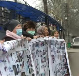 Освободить казахстанцев из китайских лагерей требуют митингующие в Алматы