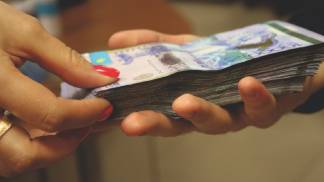 Почти 3 млн. тенге отдала мошеннице жительница Семея