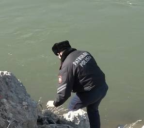 Полицейские не дали девушке утопиться в Иртыше
