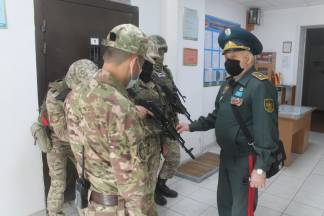 В воинской части встретили генерала запаса