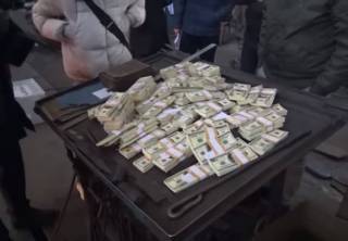 Фальшивые доллары США в особо крупном размере уничтожили в Алматы
