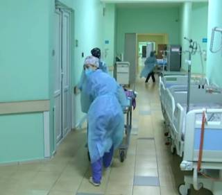 «Паники не было»: врачи алматинской больницы рассказали, как работали в осаде боевиков
