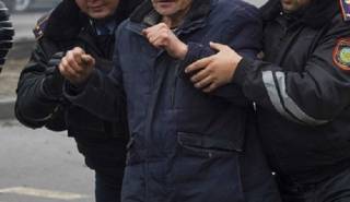 Правозащитник рассказал о пытках, смертях и нарушениях прав задержанных в Семее