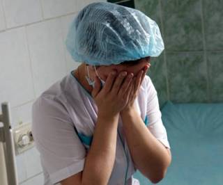 Нормы о защите медиков планируют принять после убийства врача в Алматы