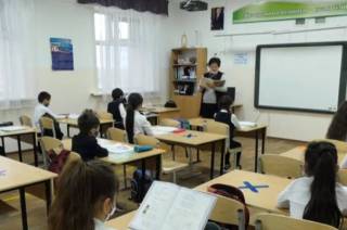 Учителя в «проблемных» регионах будут получать почти 800 тысяч