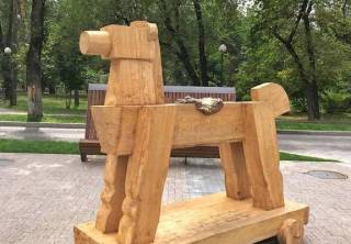 Любимая алматинцами инсталляция «Рождение седла» исчезла с Арбата