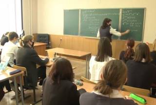 Учебный год в Казахстане планируют увеличить на две недели