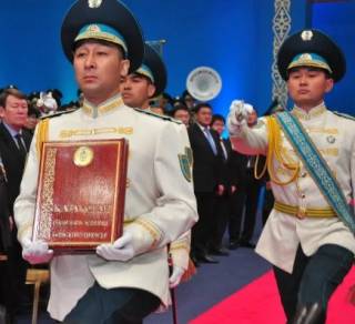 Конституцию Казахстана снова перепишут