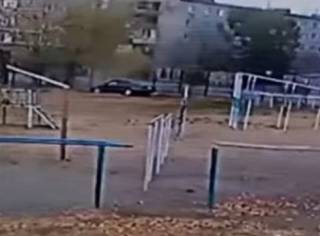 Автомобиль протаранил ограждение школы в Семее