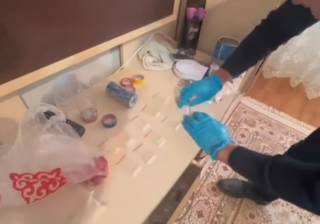 Крупную партию «синтетики» изъяли атырауские полицейские у пары из Семея