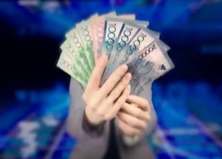 Почему зарплаты казахстанцев «не успевают» за инфляцией?