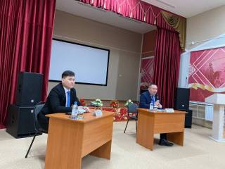Аким Семея Нурбол Нурсагатов провел встречу с жителями поселка Степной