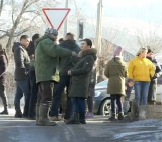 Жители нескольких посёлков в Алматинской области требуют решить проблемы с водой