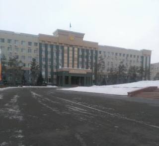 Сотрудницу акимата нашли мёртвой в машине 29-летнего мужчины