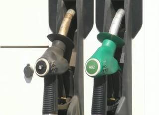 Стоимость бензина Аи-92 и Аи-93 составила 205 тенге за литр