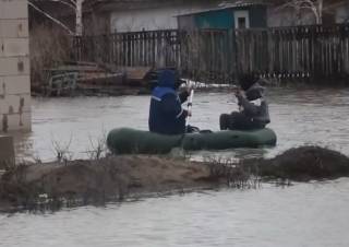 В Казахстане из-за паводков эвакуируют людей