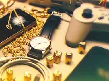 Перед новогодними праздниками казахстанцы потянулись в ломбарды