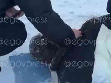 В Астане вооружённый мужчина ранил сотрудника спецназа