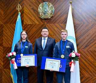 В Семее чествовали чемпионов-конкобежцев