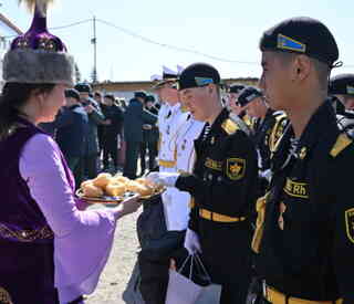 365 дней позади - Семей встретил отслуживших солдат 