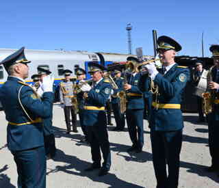 Семей торжественное встретил очередную партию демобилизованных военнослужащих