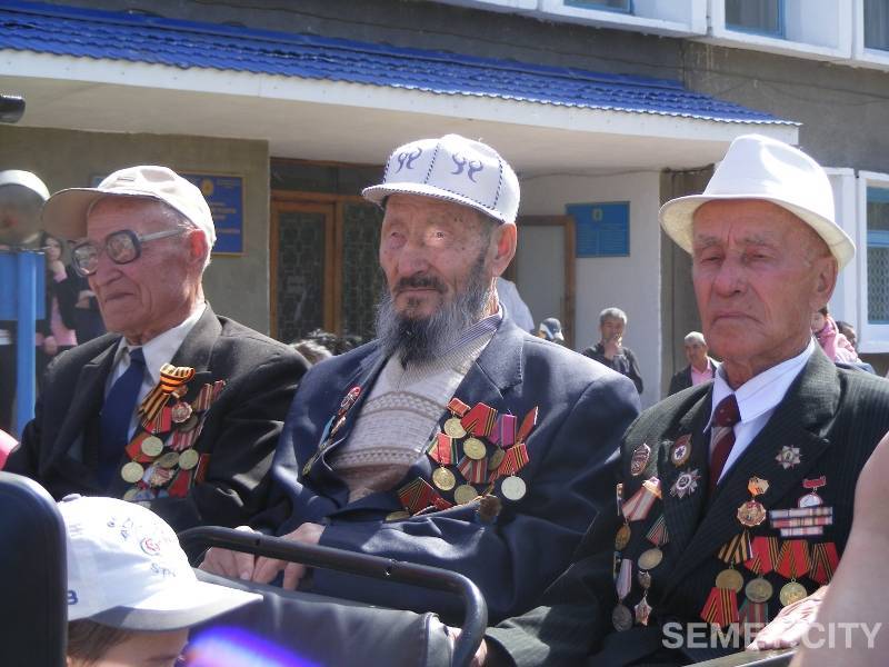 Ветераны ВОВ на праздновании Дня Победы в Семипалатинске (г. Семей)