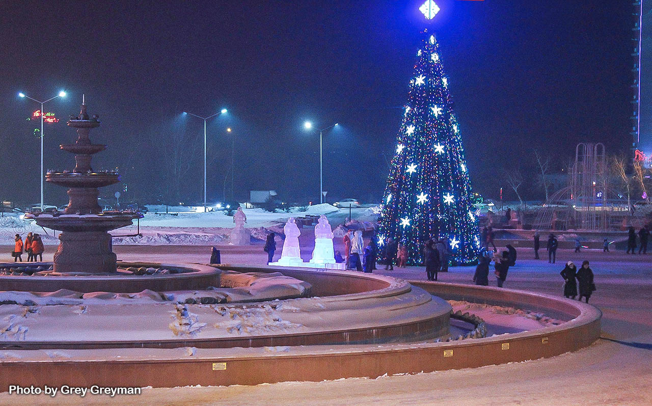В Семее открылся ледовый городок
