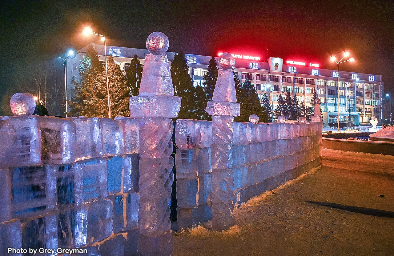 В Семее открылся ледовый городок