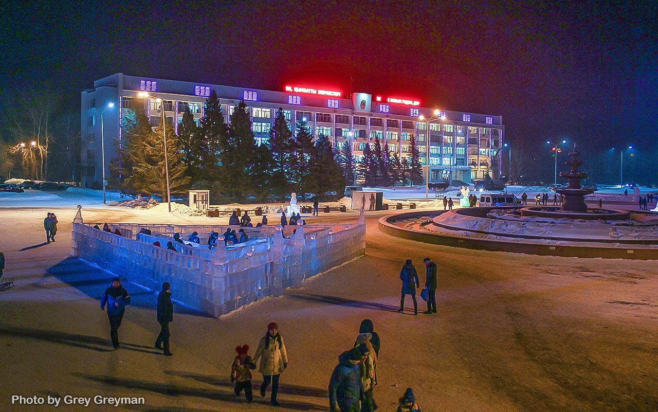 В Семее открылся ледовый городок