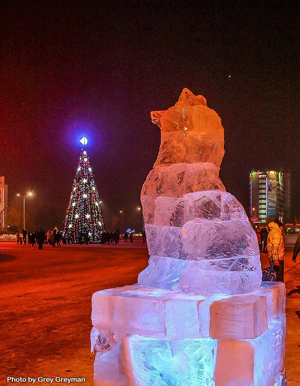 В Семее открылся ледовый городок