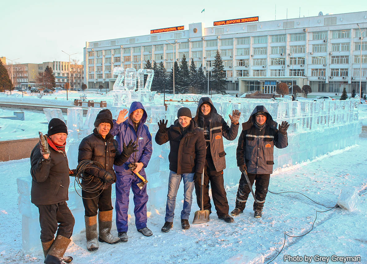 В Семее открылся ледовый городок