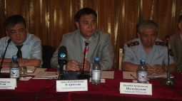 Айбек Каримов на встрече с жителями города