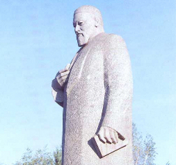 Памятник Абаю в Семее