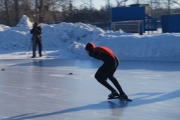 Конькобежец на льду