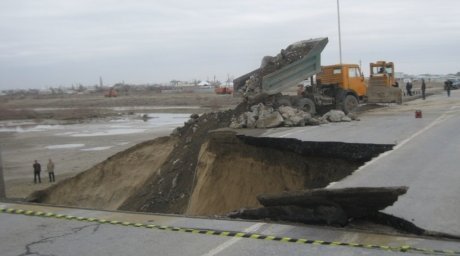 Обрушившийся мост в Кызылординской области