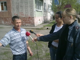 Мужчина вынес детей из огня