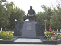 Памятник Шакариму