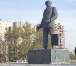 Площадь Ауэзова