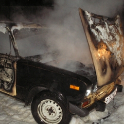 Сгоревший автомобиль в Семее
